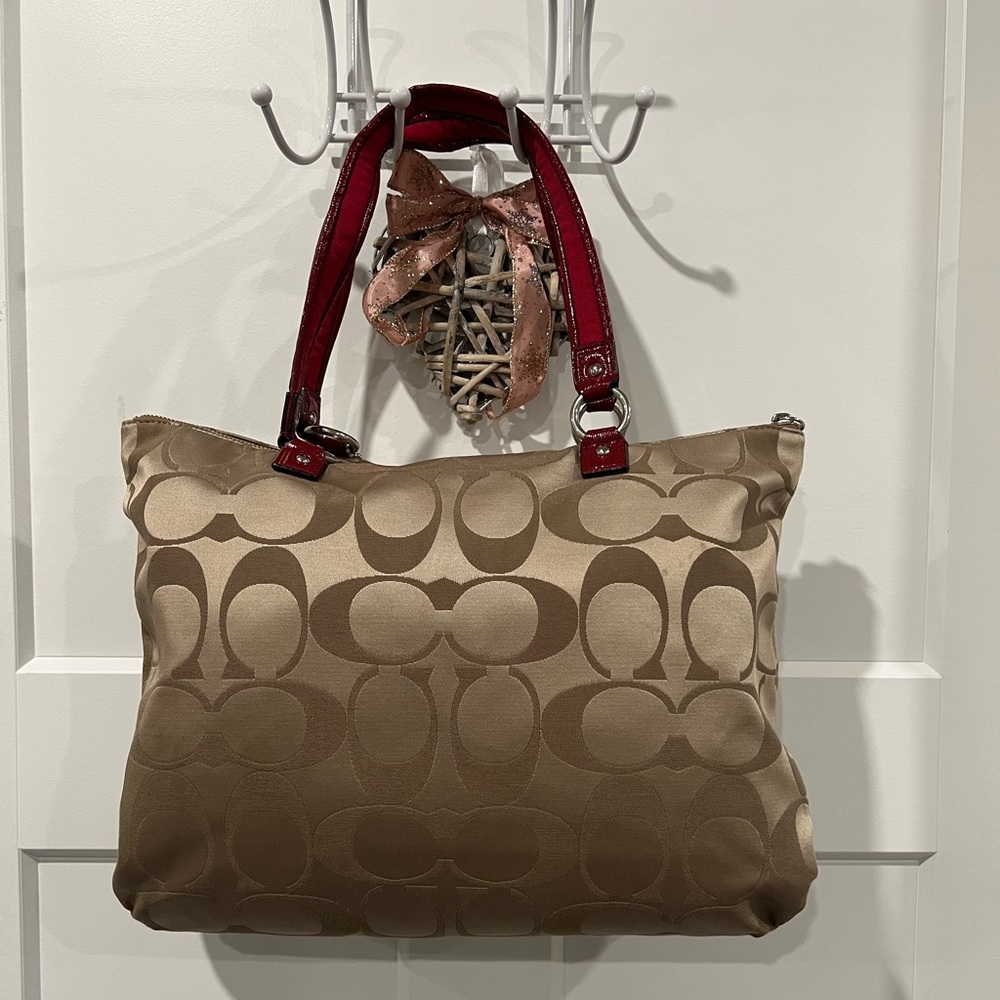 Coach Poppy Daisy XL Shoulder Bag EUC - Picture 3 of 16